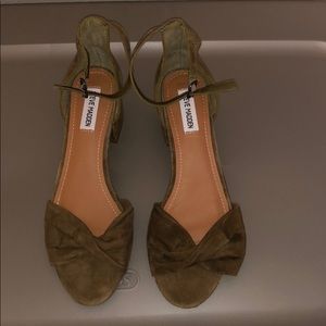 Steve Madden  sandal size 9.5 M.  Never worn!